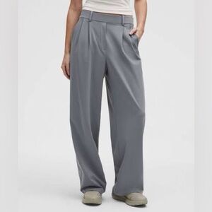 Lululemon Daydrift High-Rise Wide-Leg Trouser
Regular sz Medium Solar Grey